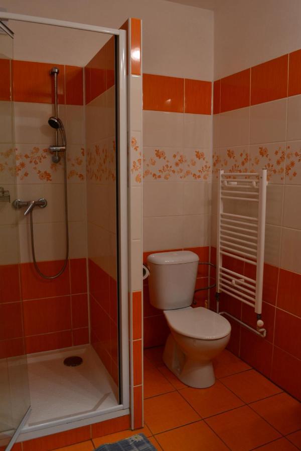 Hotel Decin Na Skrivance ภายนอก รูปภาพ