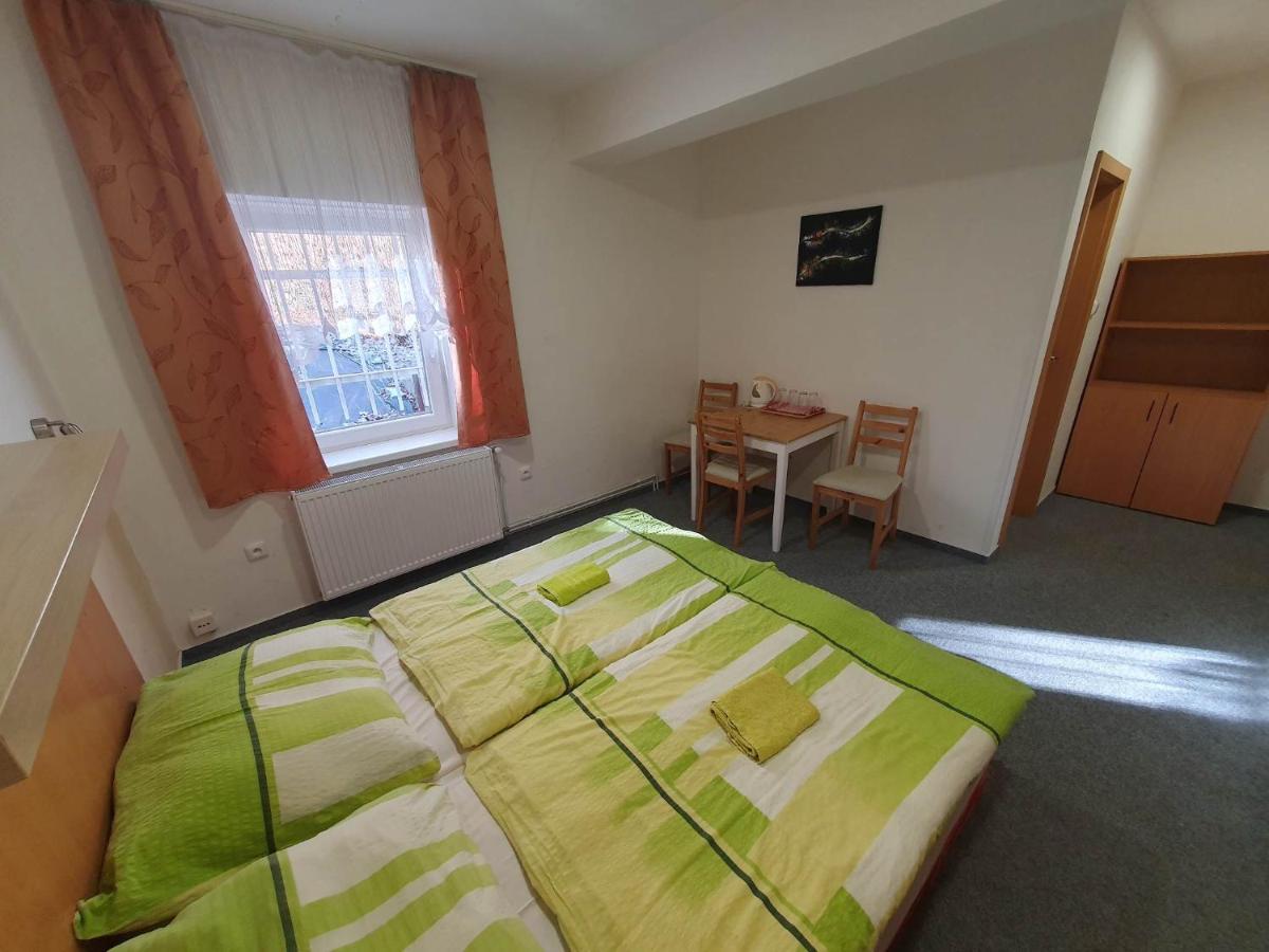 Hotel Decin Na Skrivance ภายนอก รูปภาพ