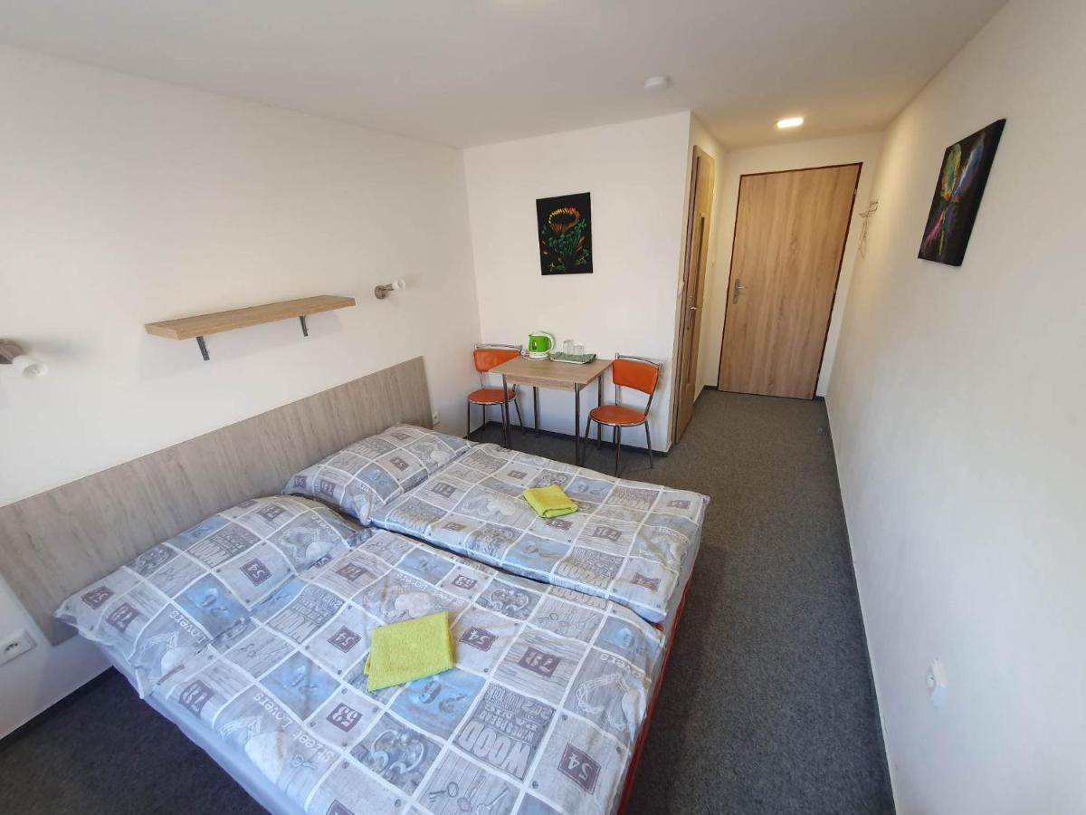 Hotel Decin Na Skrivance ภายนอก รูปภาพ