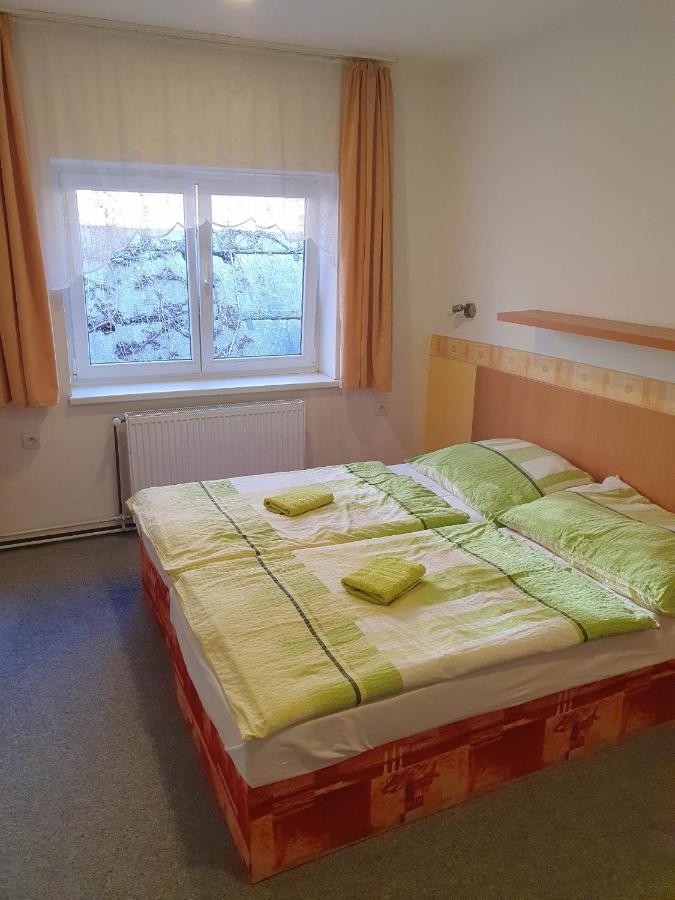 Hotel Decin Na Skrivance ภายนอก รูปภาพ