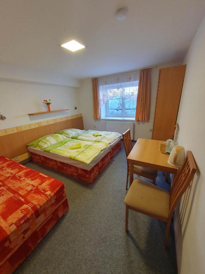 Hotel Decin Na Skrivance ภายนอก รูปภาพ