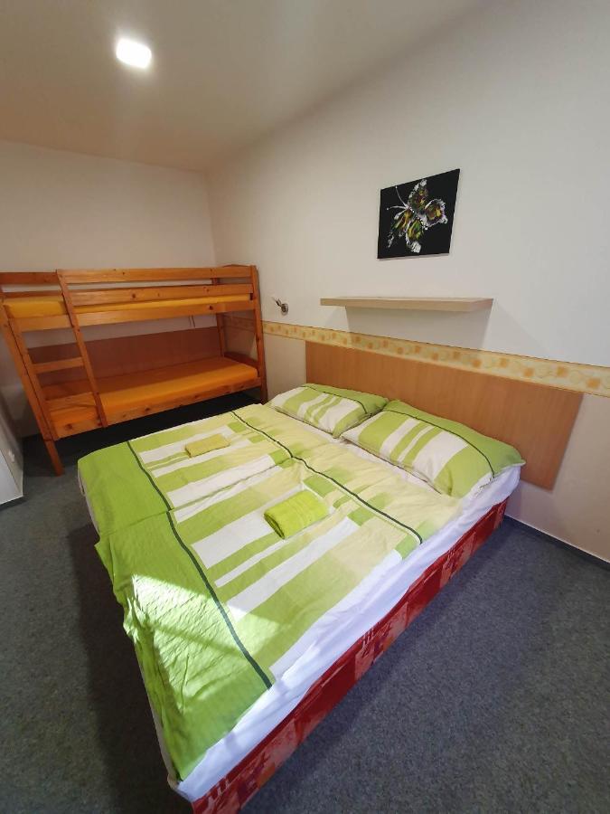 Hotel Decin Na Skrivance ภายนอก รูปภาพ