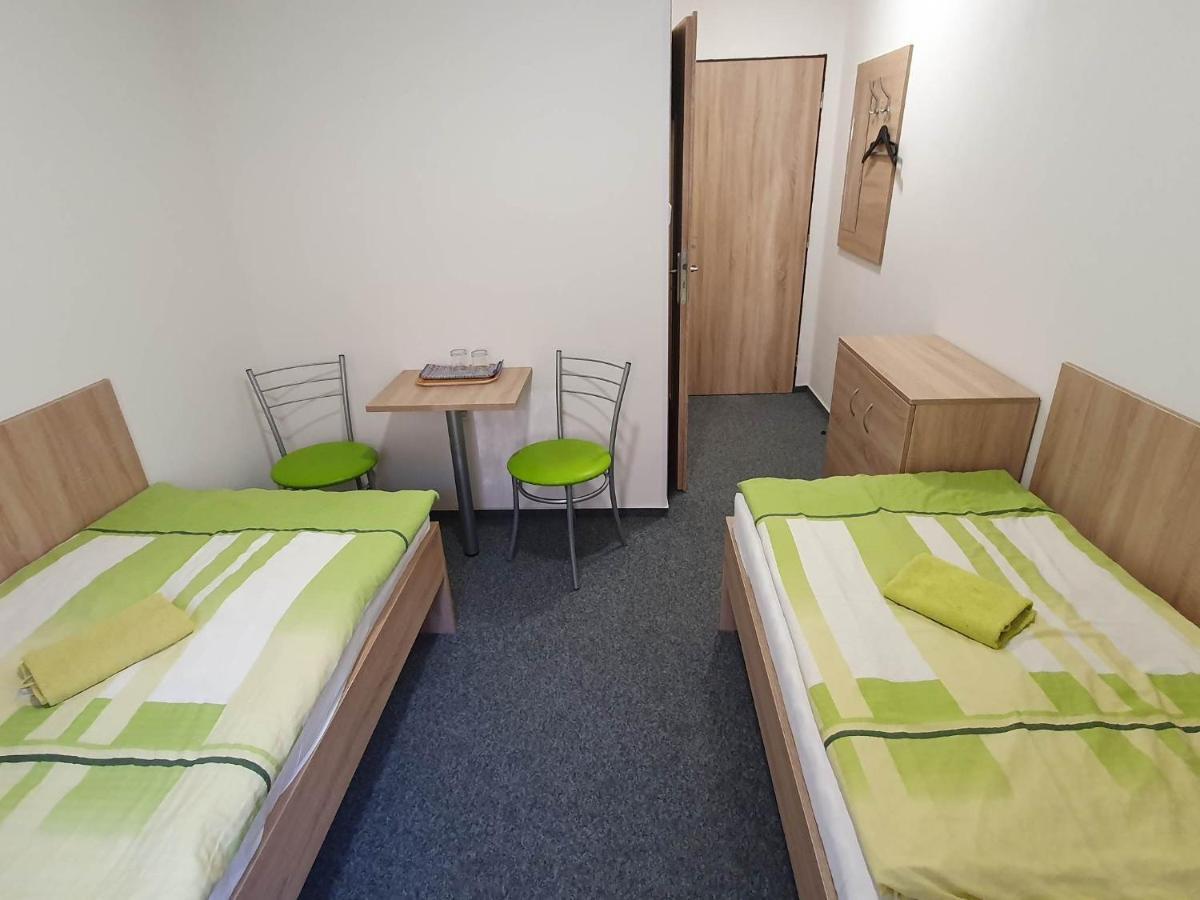 Hotel Decin Na Skrivance ภายนอก รูปภาพ