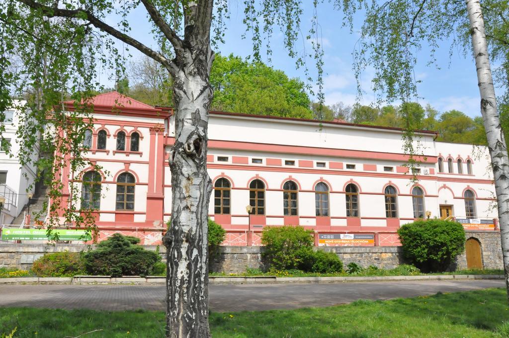 Hotel Decin Na Skrivance ภายนอก รูปภาพ